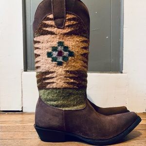 Matisse “Abilene” Wool Blanket Boots Size 9